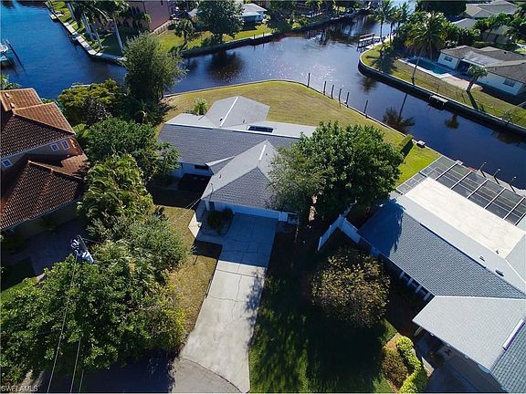Beautiful intersecting canal views