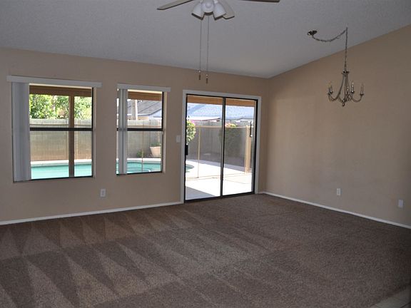 4th image of 3915 E Marconi Ave