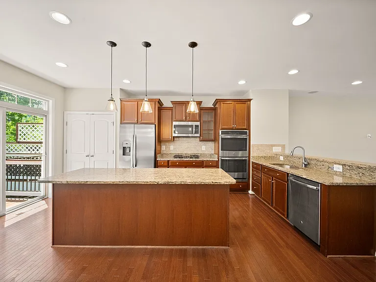1431 Occoquan Heights Ct — Photo 3