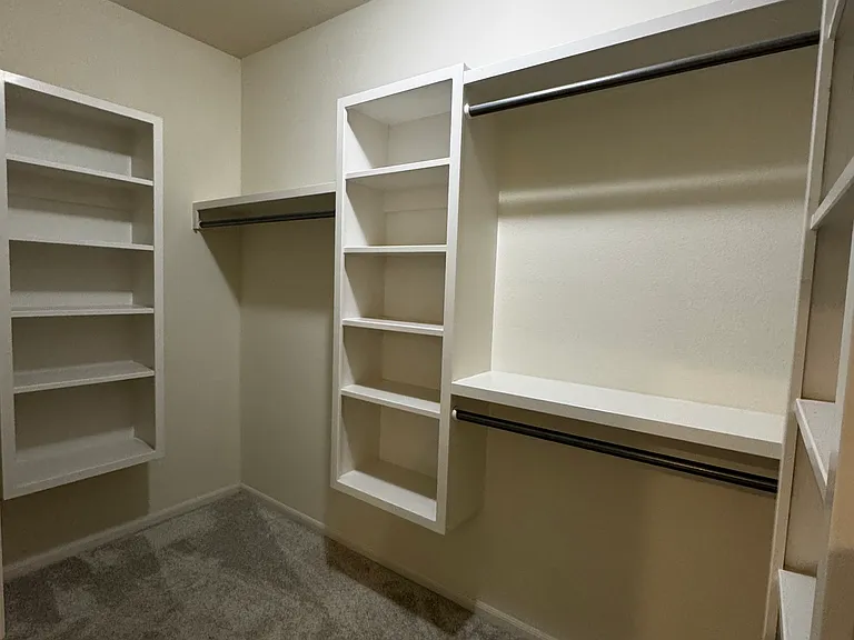 324 N Lancaster Dr — Photo 15