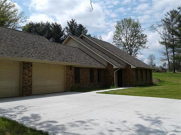 2nd image of 218 Tanglewood Dr