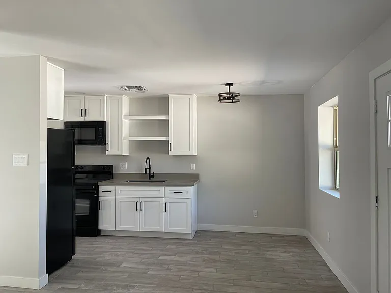 Charming 1 bed 1 bath in great location! — Photo 9