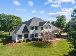 3096 Saffron Ln, Neenah, WI 54956