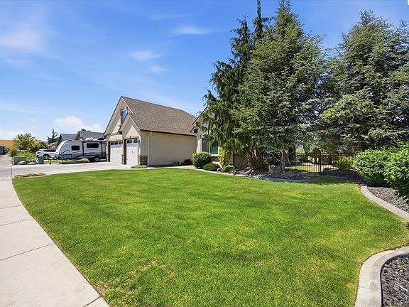 2nd image of 693 Tanglewood Dr