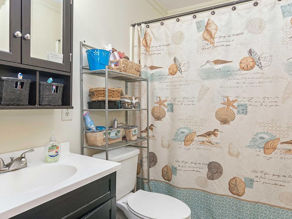 2nd image of 206 Vineyard Loop