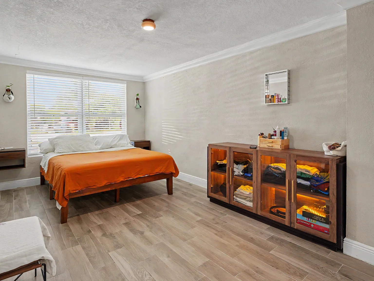 3 bed, 1050 sqft, $3,200 — Photo 4