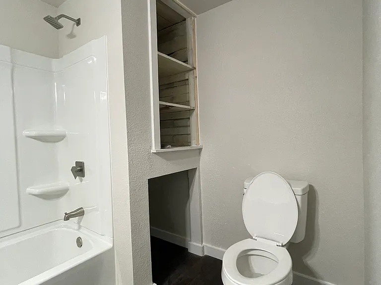 307 E Good St #B — Photo 7