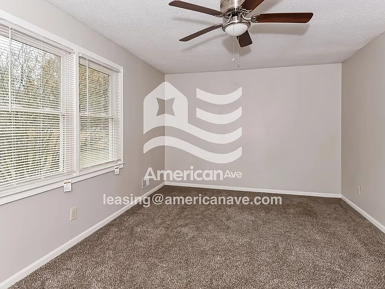 4977_007_wm_-_main_bedroom_13354093.jpg