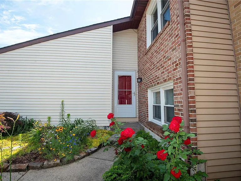8324 Willow Run — Photo 1
