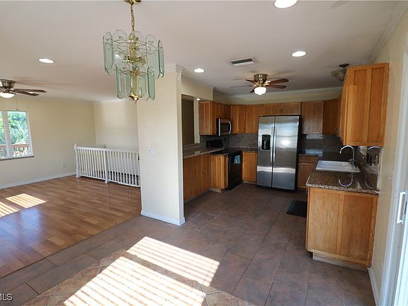 4th image of 8521 Cypress Dr S