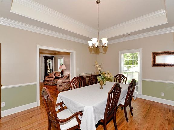 5th image of 1090 Saddle Lake Ct