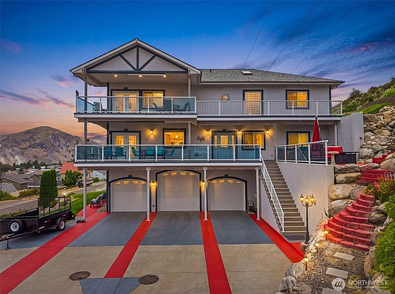 3rd image of 380 Entiat Place
