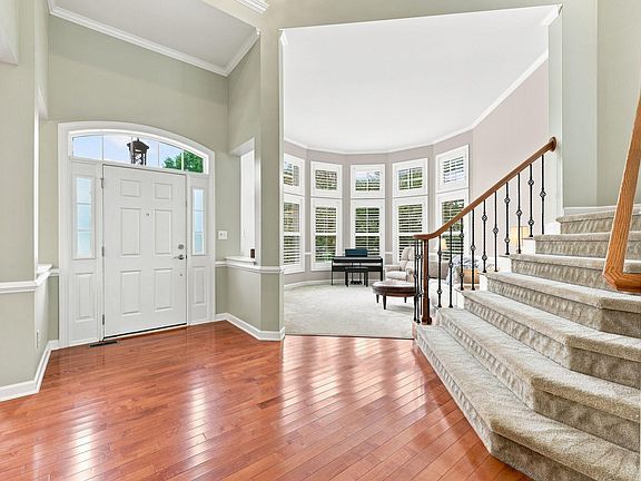 3rd image of 114 Castle Garden St
