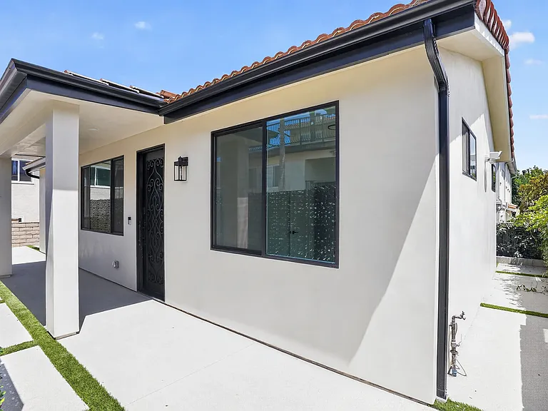 2219 Belmont Ln — Photo 25