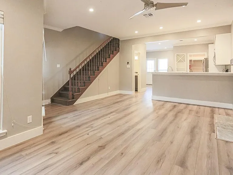 1307 Kinney Ave #122 — Photo 4