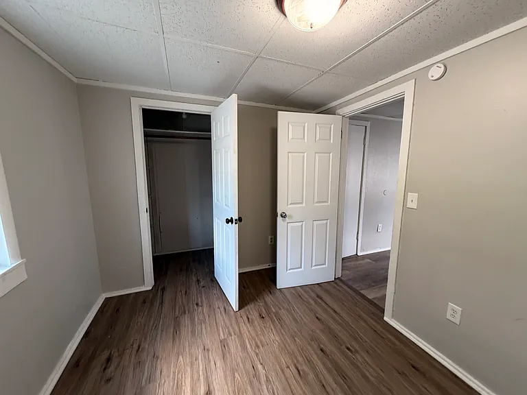 308 E Walnut St #8 — Photo 3