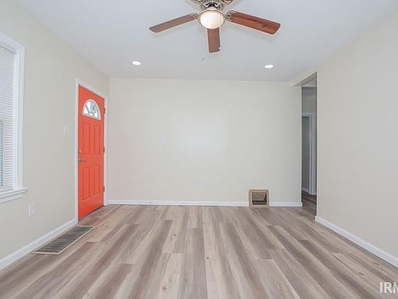4th image of 828 Allens Ln