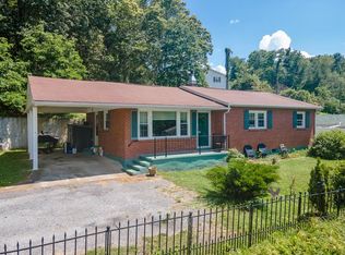 313 McArthur St, Galax, VA 24333