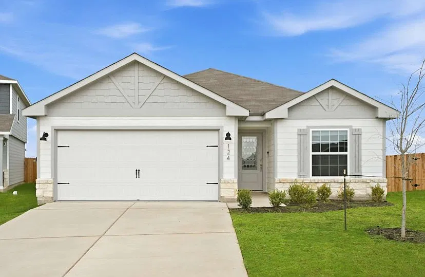 Spacious 3-Bedroom, 2-Bathroom Home for Rent — Photo 1