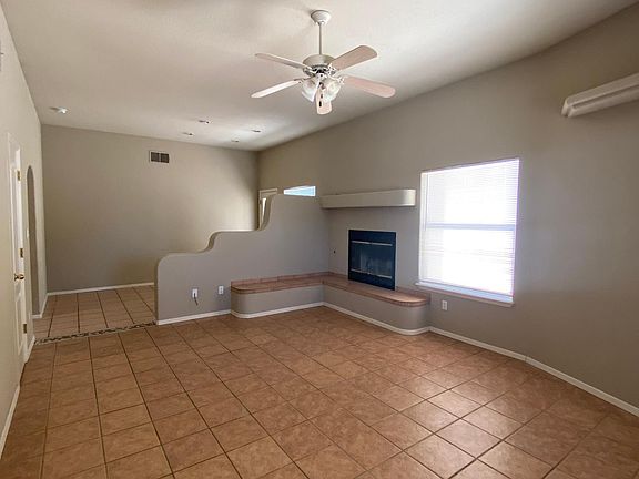3rd image of 810 Chateau Dr