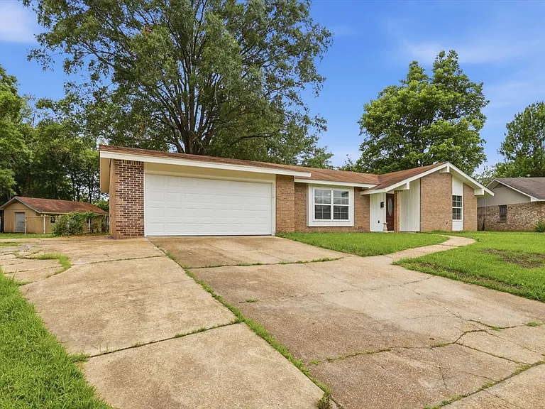 3626 Wilcox Dr — Photo 3