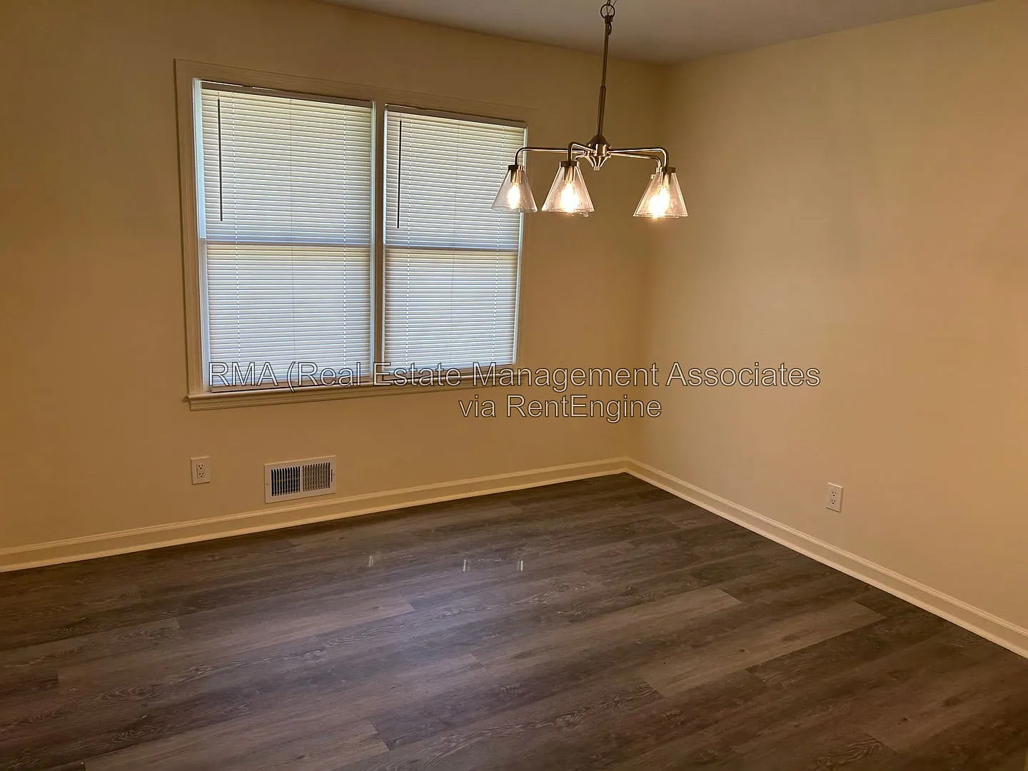 3 bed, 2.0 bath, 1993 sqft, $1,800 — Photo 3