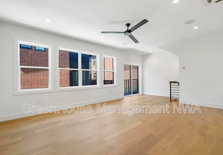 627 SW C St — Photo 4