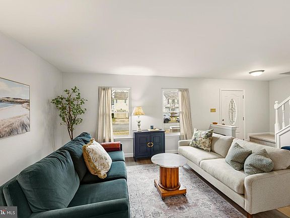 3rd image of 6171 Robin Dr