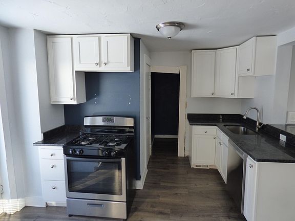 4th image of 2828 York Ave