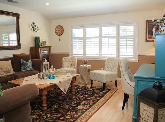 3rd image of 935 Larissa Ct