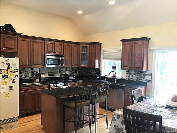 4th image of 157 Sycamore Dr
