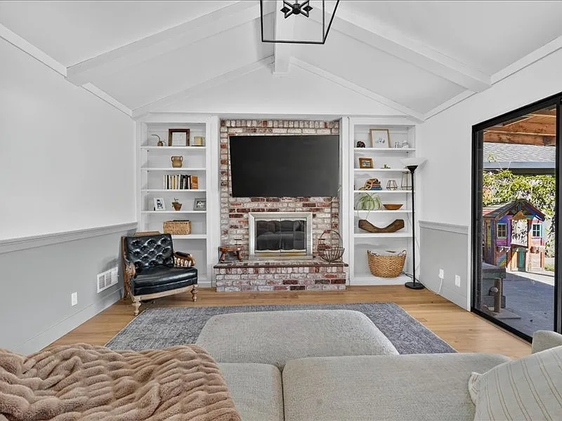 3 bed, 1851 sqft, $4,500 — Photo 2