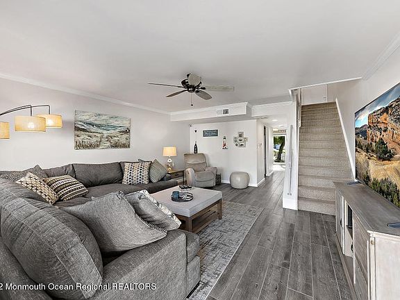 5th image of 110 E 23rd St #10