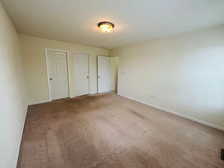 255 Windsor Dr — Photo 22