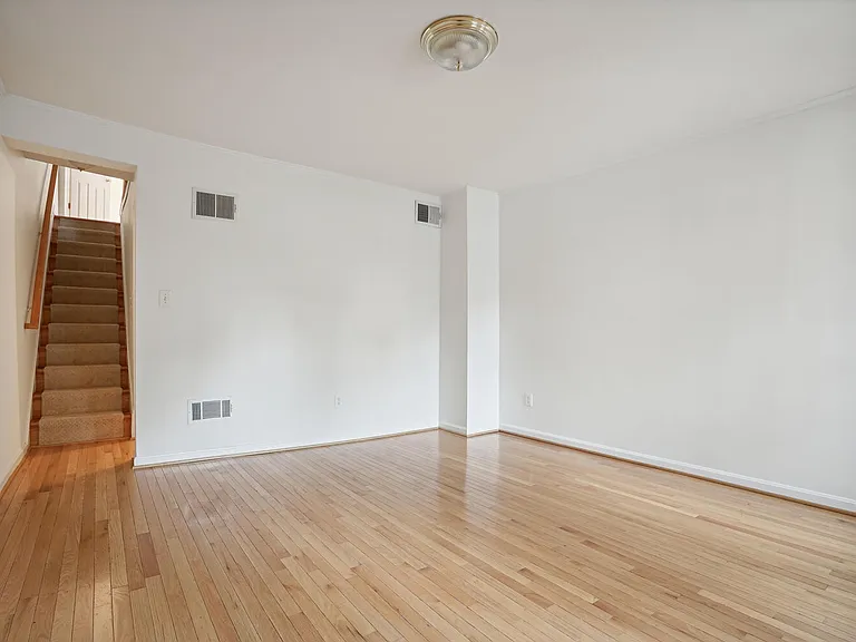 1121 Prince St — Photo 8