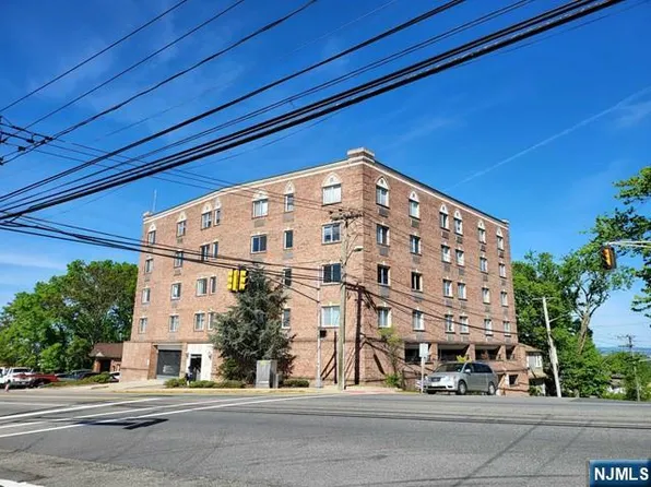 399 11th St APT 301, Palisades Park, NJ 07650
