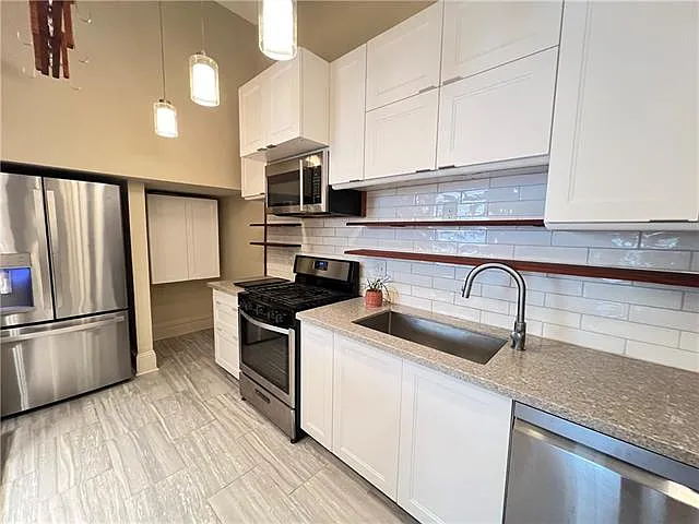 1669 Robert St — Photo 10