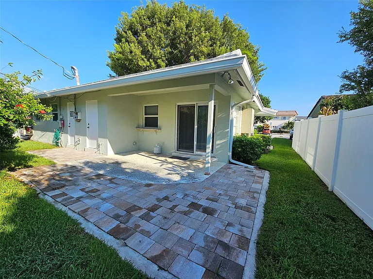 2120 NE 41st St #D — Photo 4