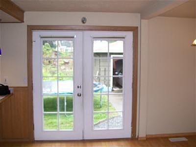 FRENCHDOORS TO BACK YARD
