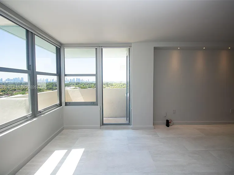 2899 Collins Ave #1422 — Photo 9