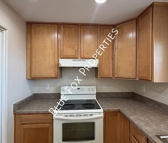 322 N Hasman Dr — Photo 4