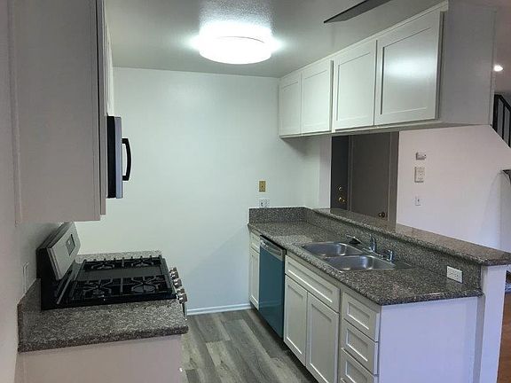 2nd image of 6450 Woodman Ave APT 5