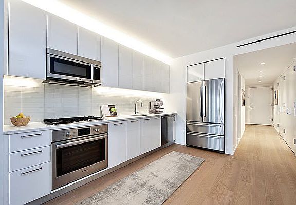 3rd image of 685 1st Ave APT 21F