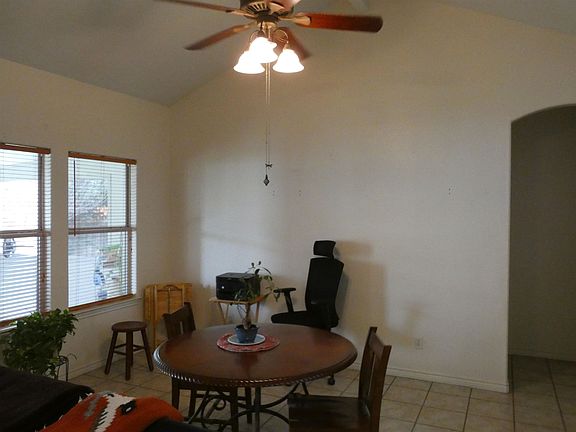 3rd image of 215 Glendale Ln