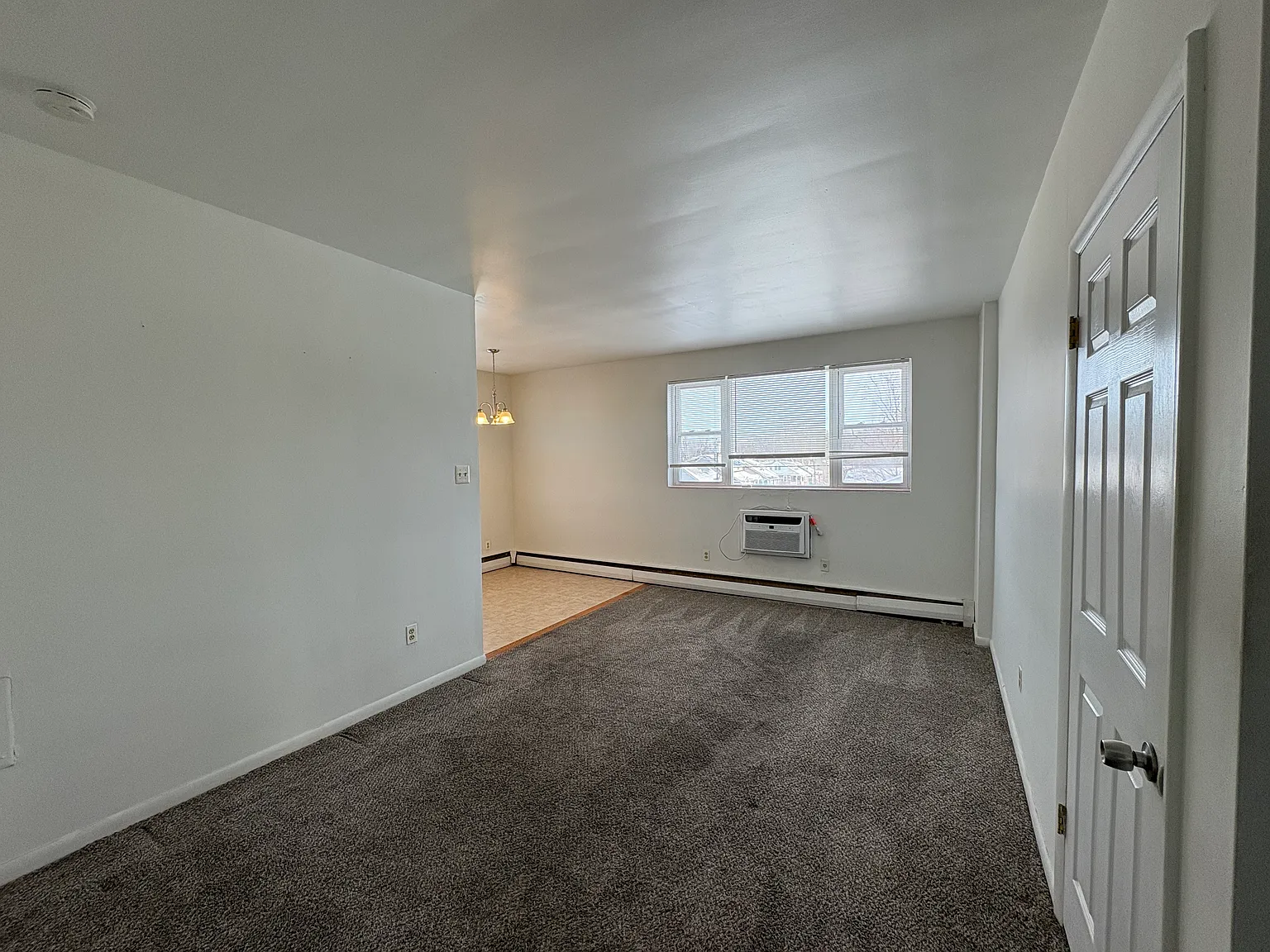 2 bed, 825 sqft, $1,575 — Photo 2