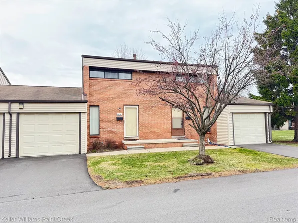 2038 Roman Ct, Warren, MI 48092