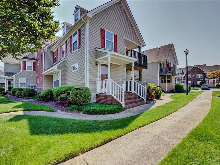 Willow Green Ct — Photo 1