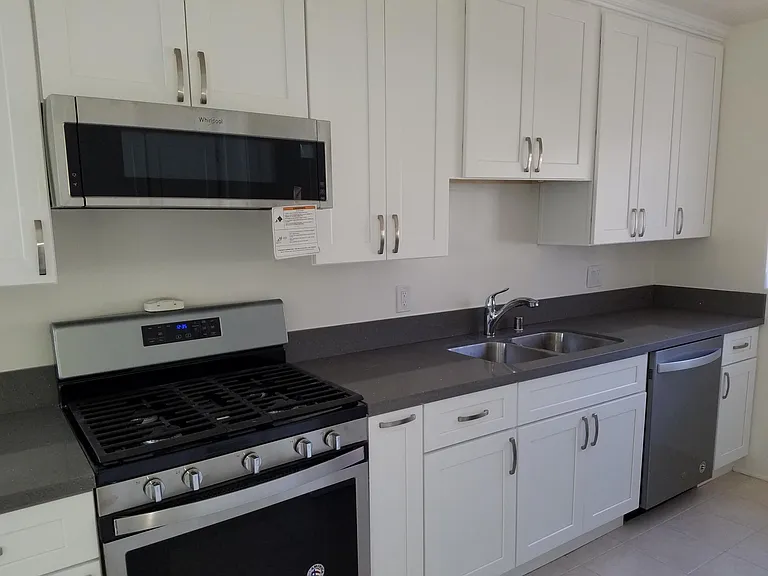 1907 Mathews Ave #B — Photo 2