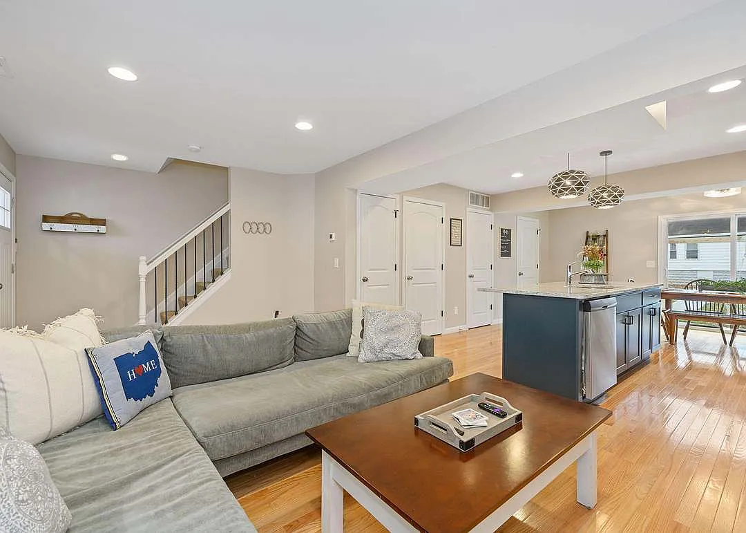 3325 Latonia Ave — Photo 4