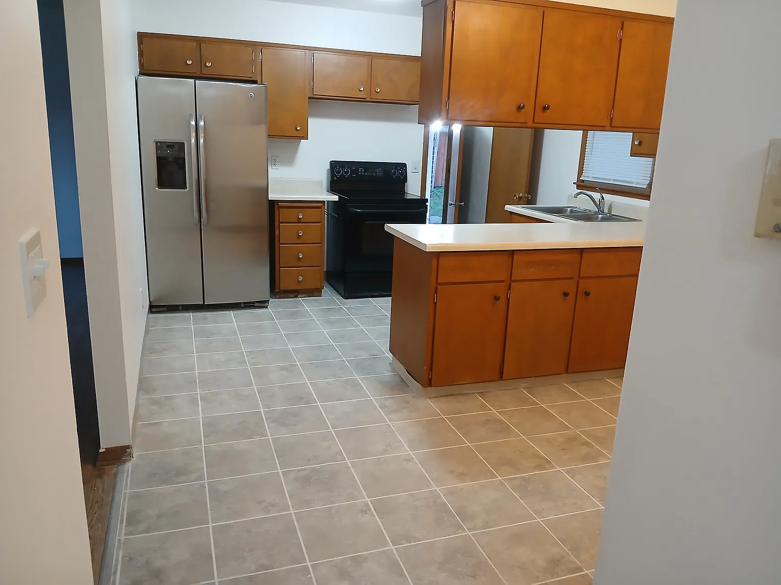 3 bed, 1025 sqft, $1,500 — Photo 2